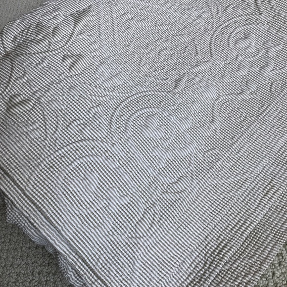 Matelasse Coverlet - Picture 2 of 6